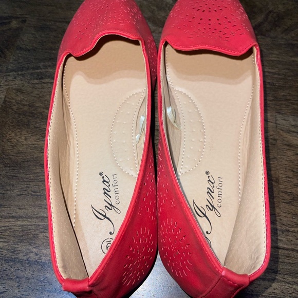 IYNX Pointed toe Flats size 9 Red/Orange Blood Orange, like new used - Picture 5 of 6